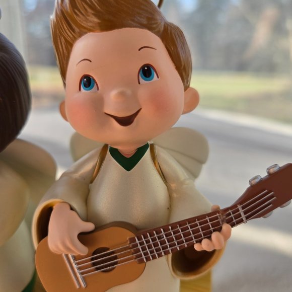 Hallmark 2012 Wireless Children's Angel Choir Pageant Animated Musical - Picture 4 of 13